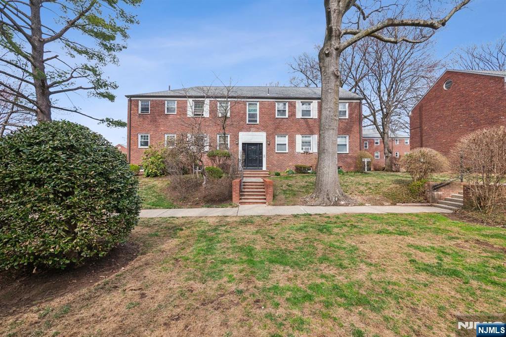 349 Bloomfield Avenue 42