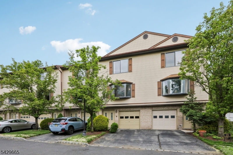 201 Watchung Ave 19
