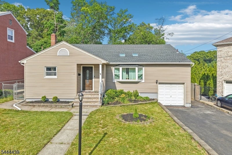84 Howard Pl