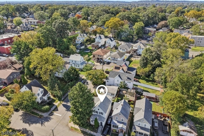 33 Myrtle Ave