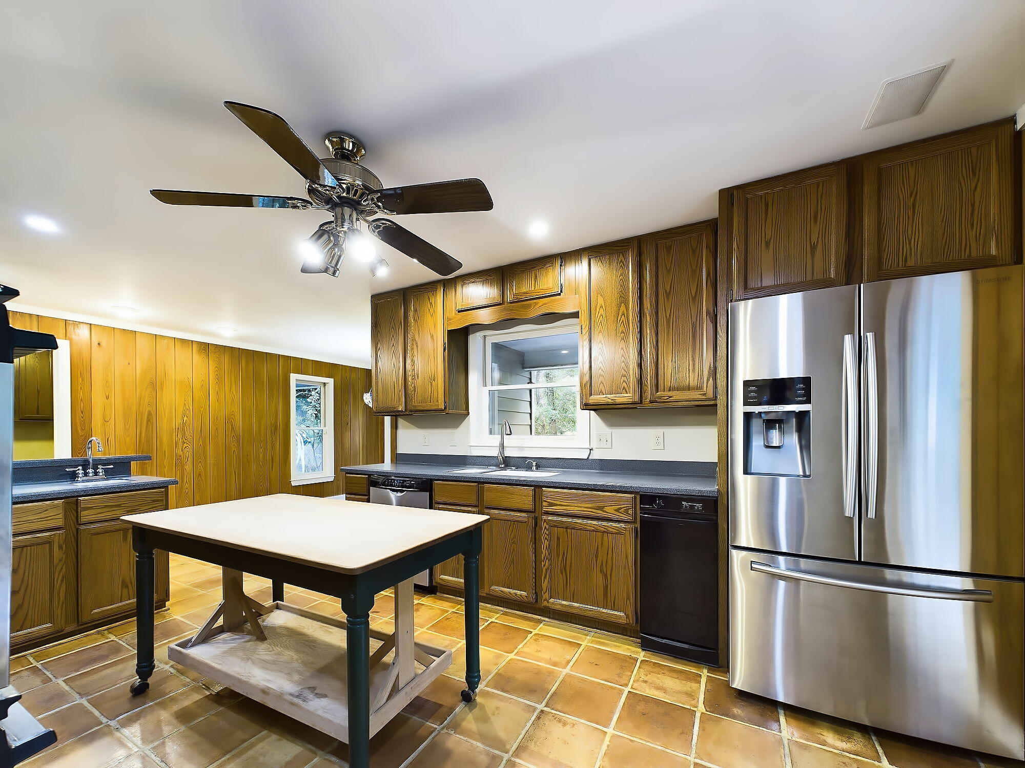 4741 RAILROAD Avenue B B