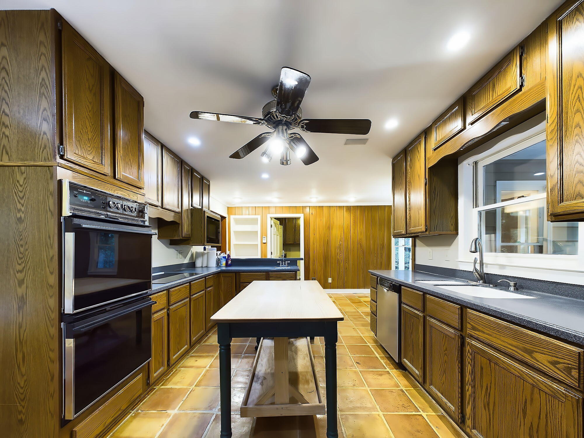 4741 RAILROAD Avenue B B