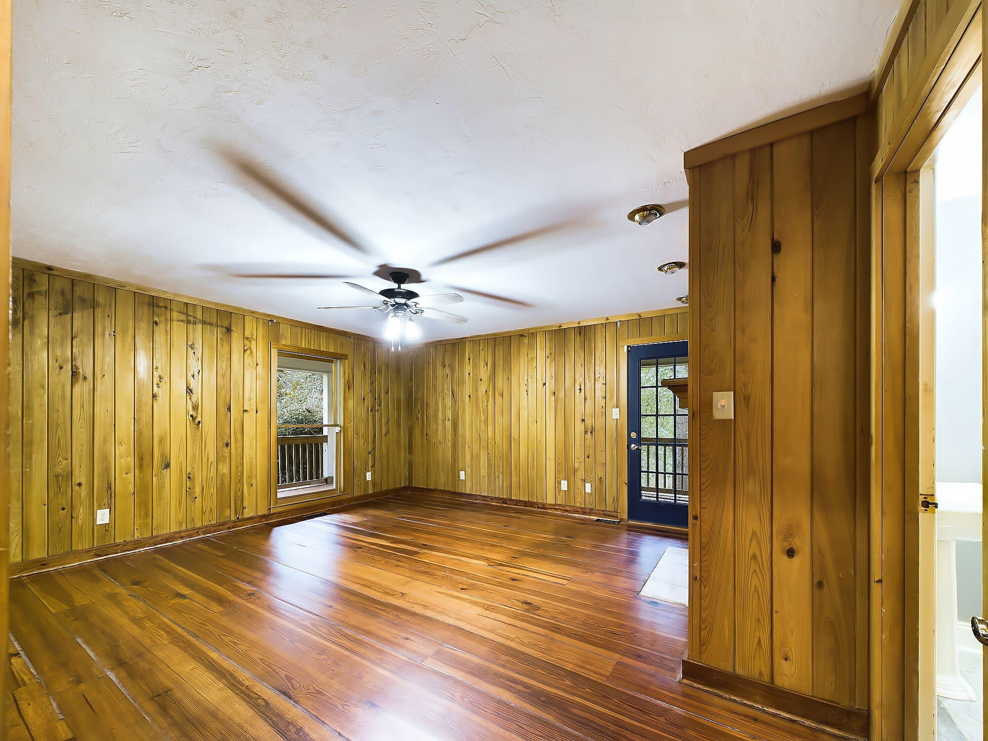 4741 RAILROAD Avenue B B