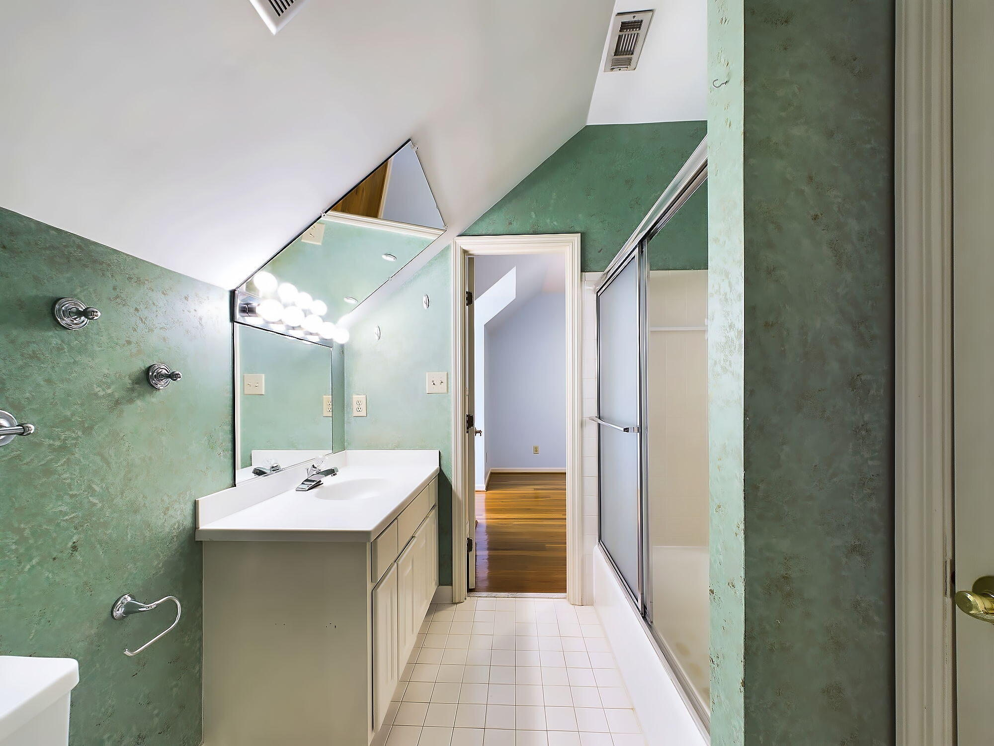 4741 RAILROAD Avenue B B