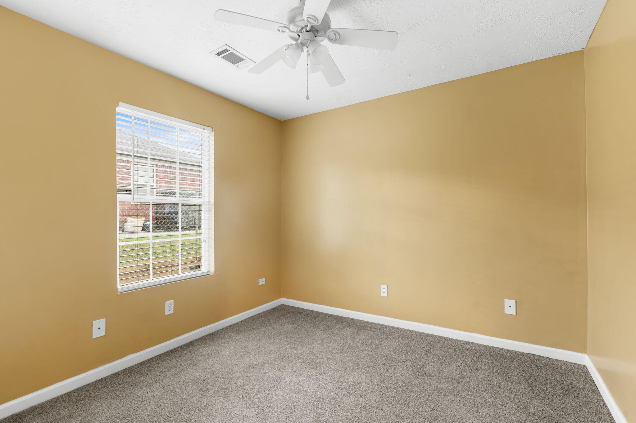 1748 TAMARIND Way