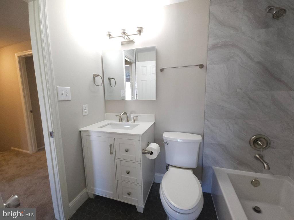 3915 LIGHT ARMS PLACE