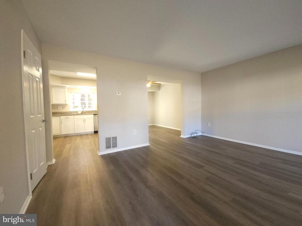 3915 LIGHT ARMS PLACE