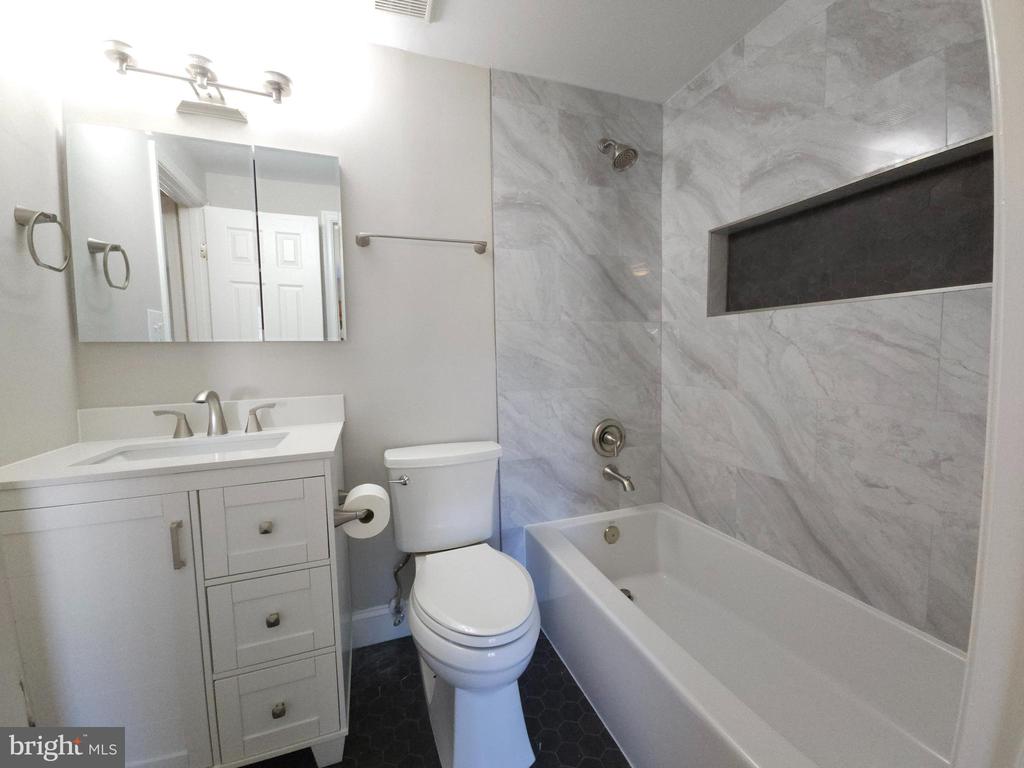 3915 LIGHT ARMS PLACE