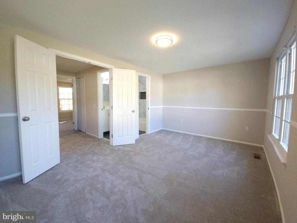 3915 LIGHT ARMS PLACE