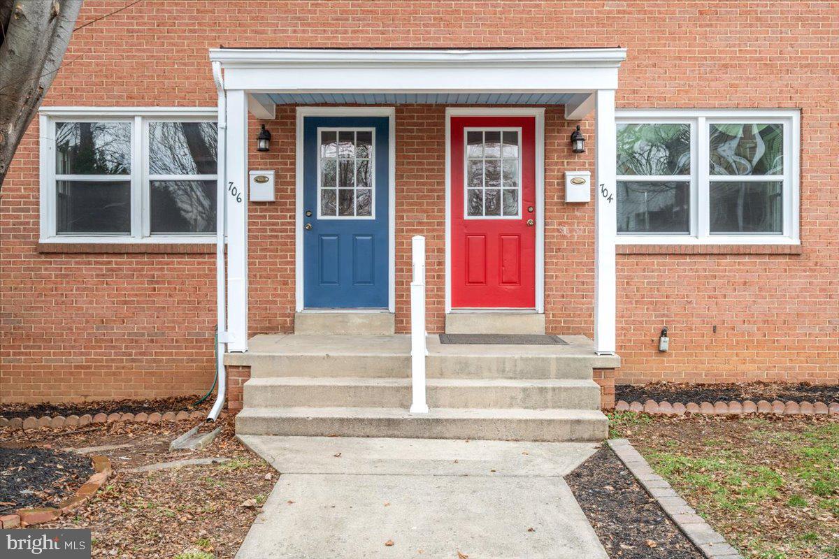706 TRAIL AVENUE