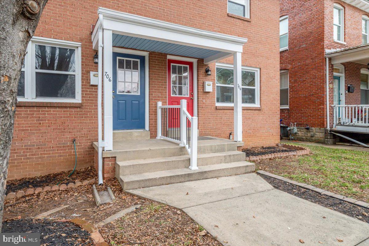 706 TRAIL AVENUE