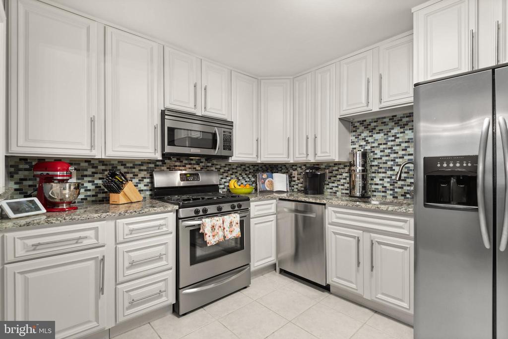 2502 HAYDEN DRIVE