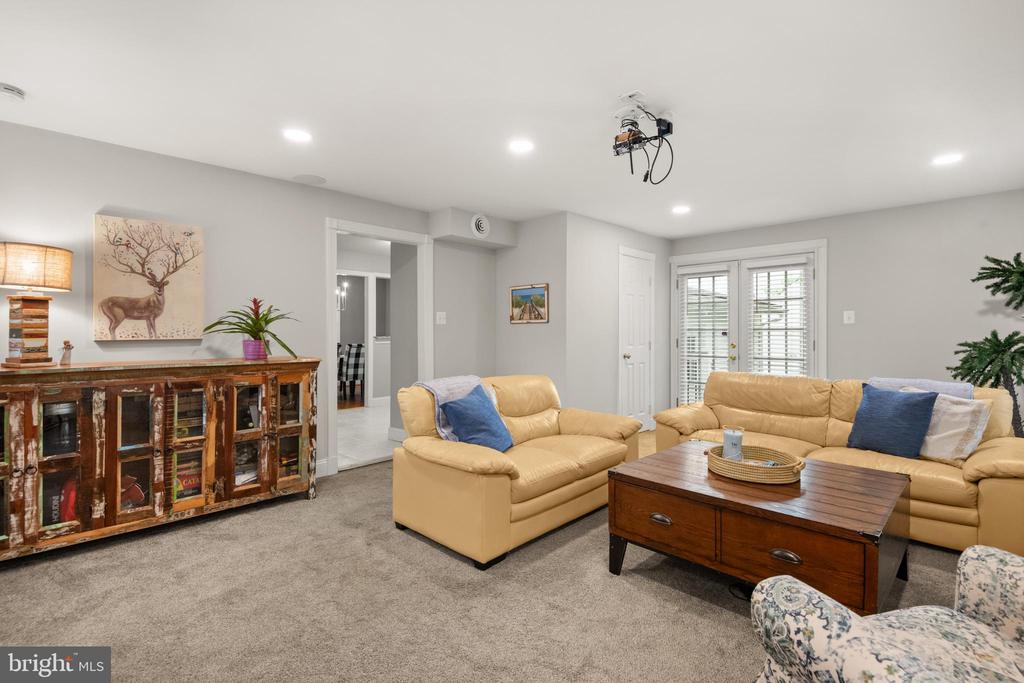 2502 HAYDEN DRIVE