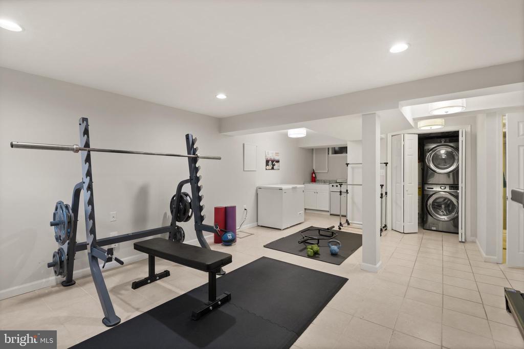 2502 HAYDEN DRIVE