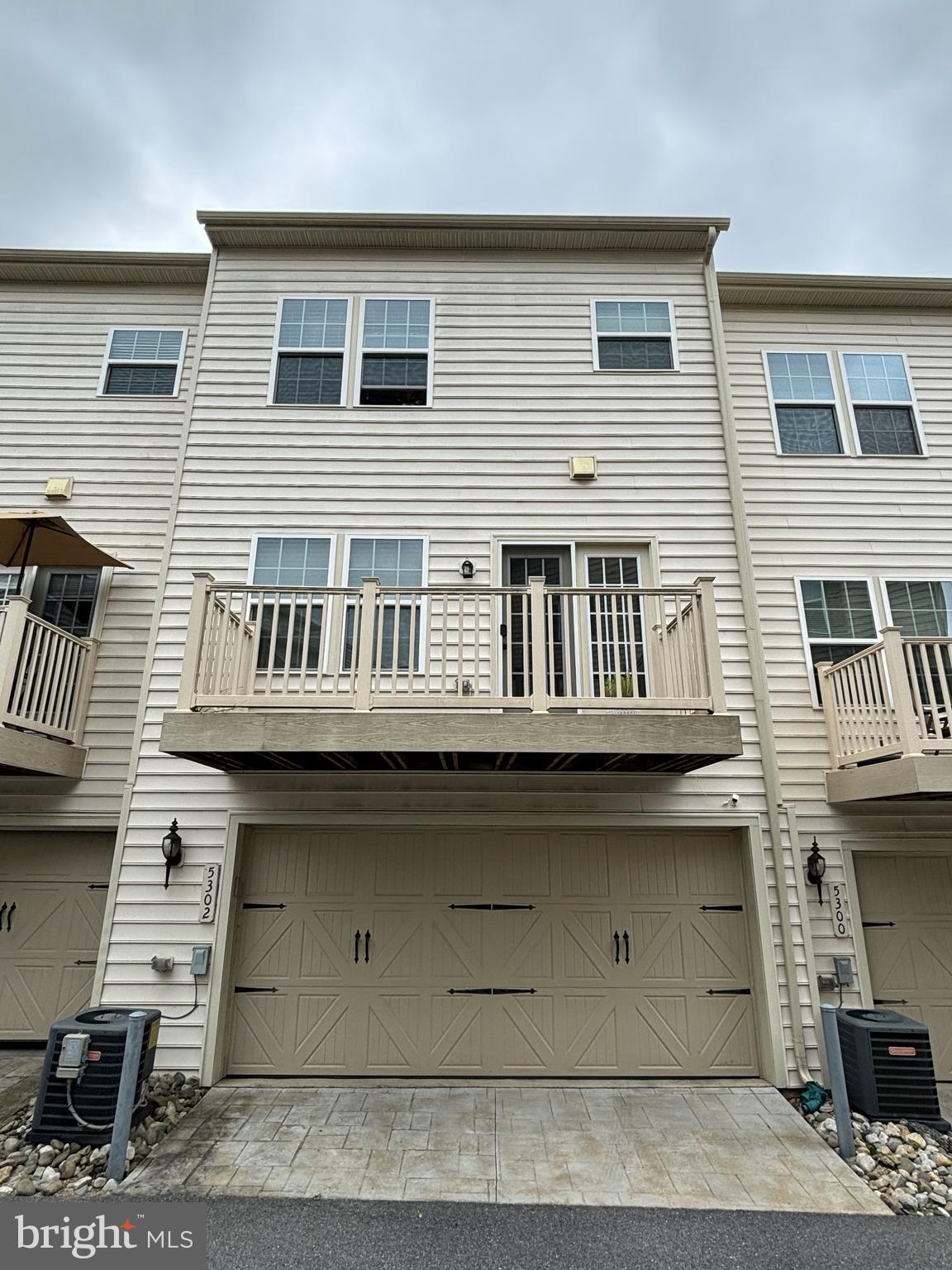 5302 STREAM BANK LANE