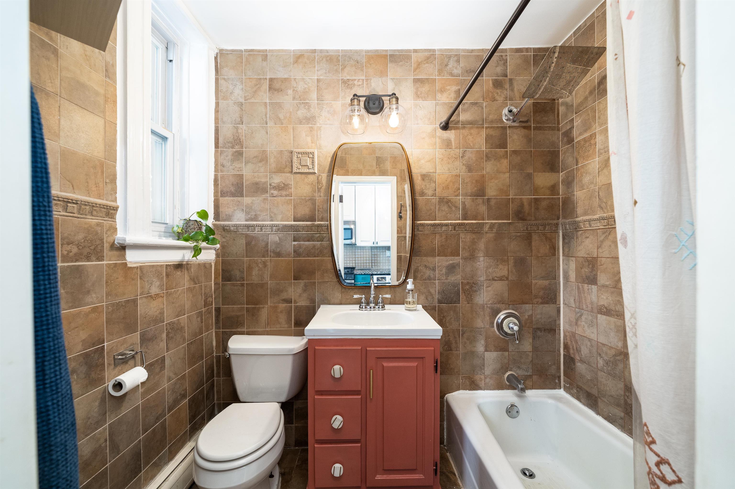 608 MADISON ST Unit: 5