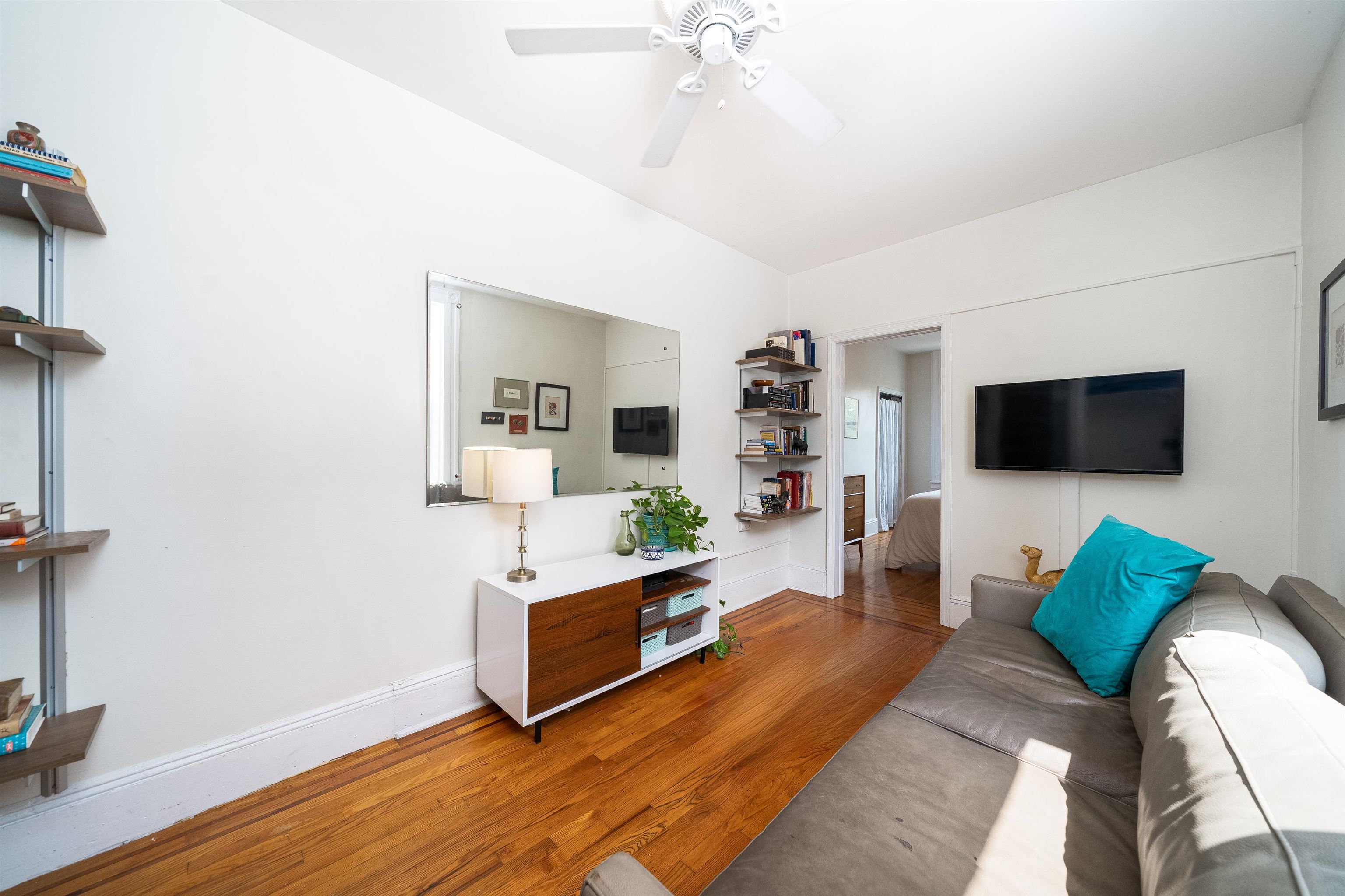 608 MADISON ST Unit: 5