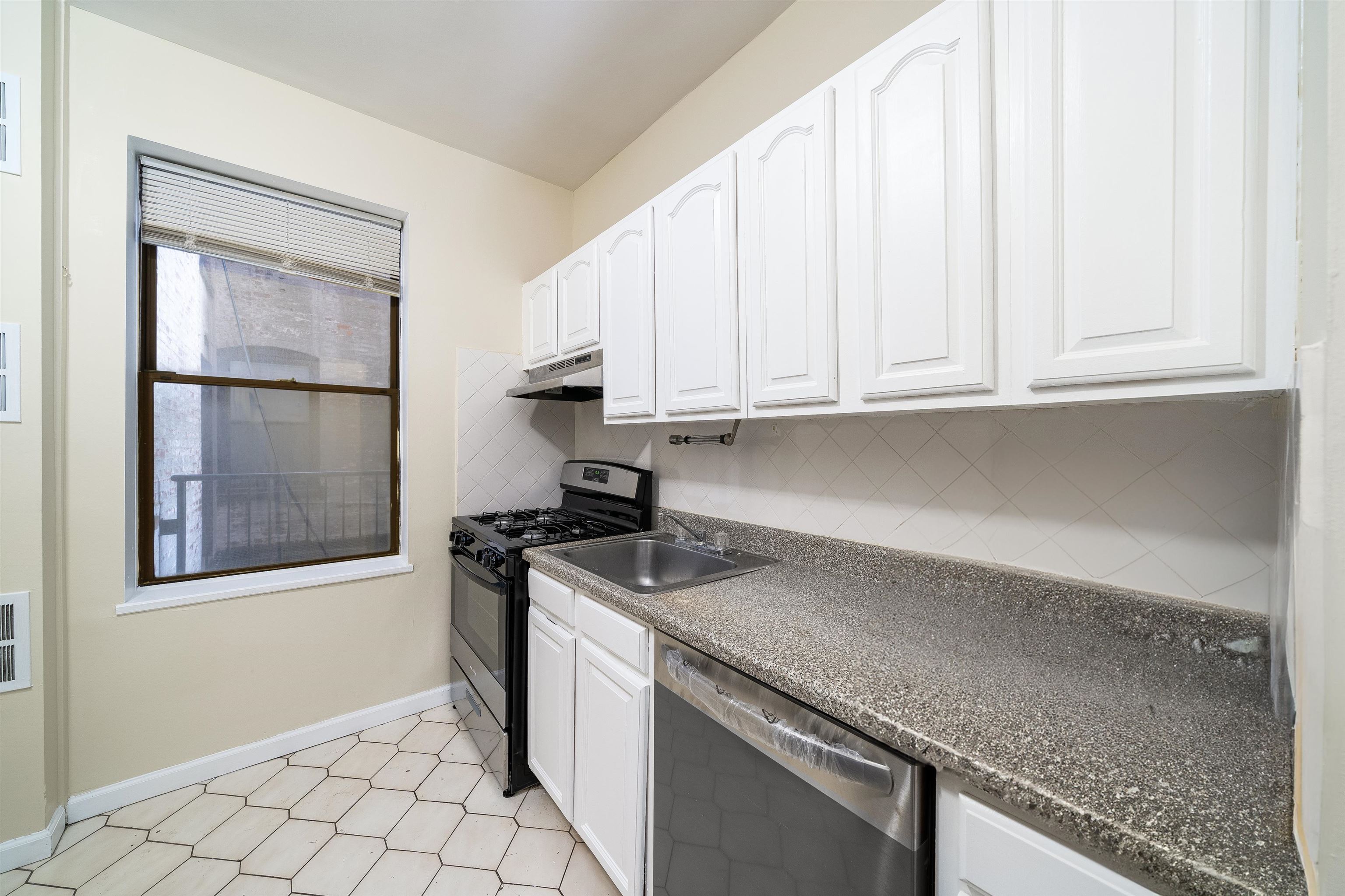 6601 BROADWAY Unit: A5