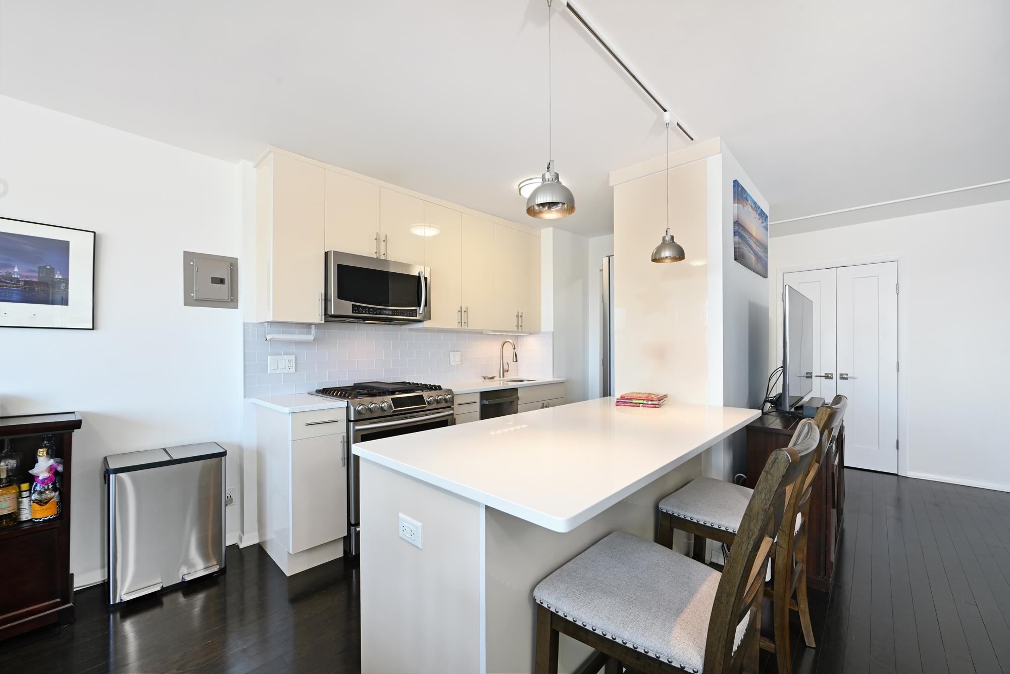 500 CENTRAL AVE Unit: 1002