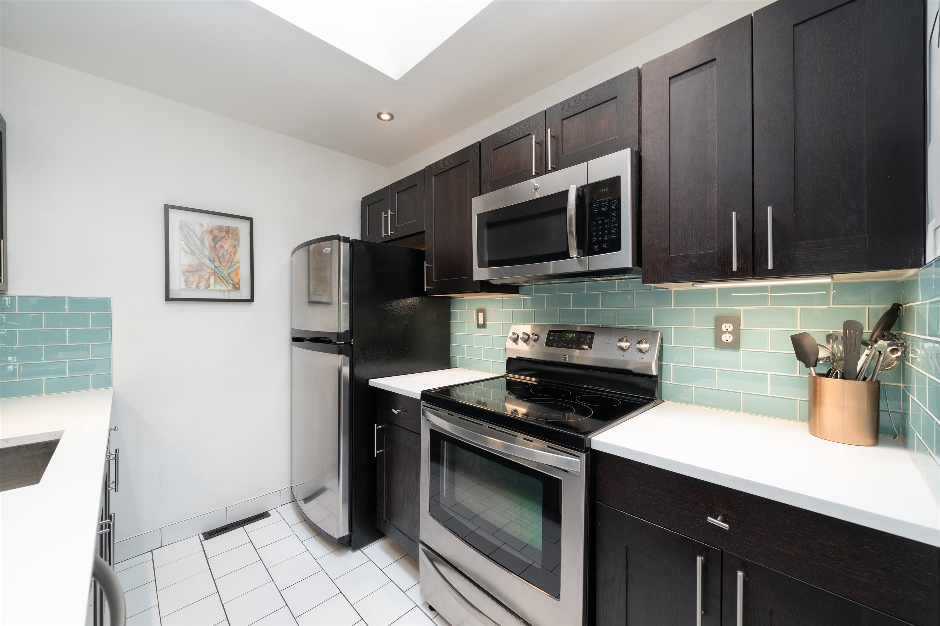 227 BAY ST Unit: 4C