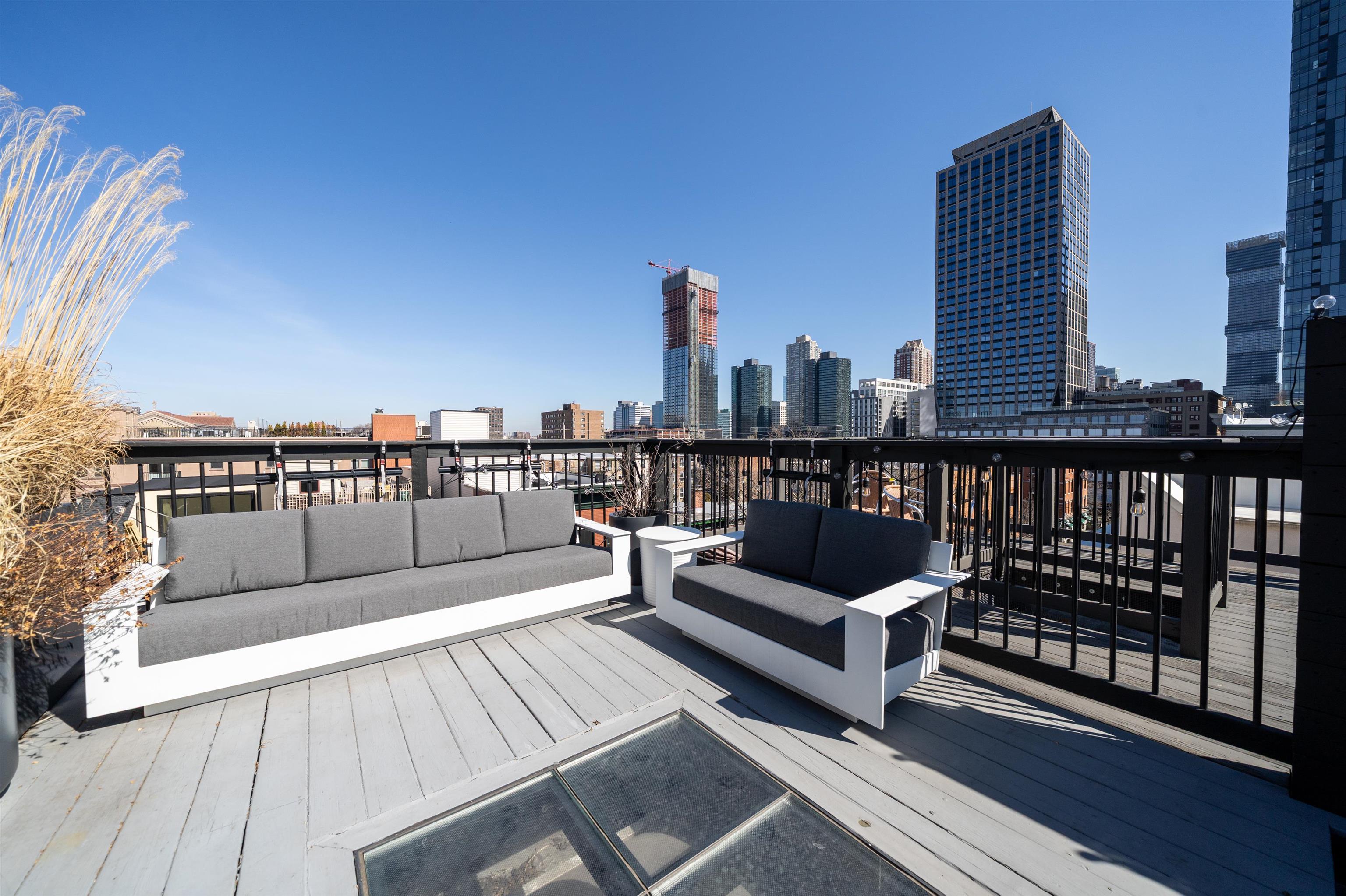 227 BAY ST Unit: 4C