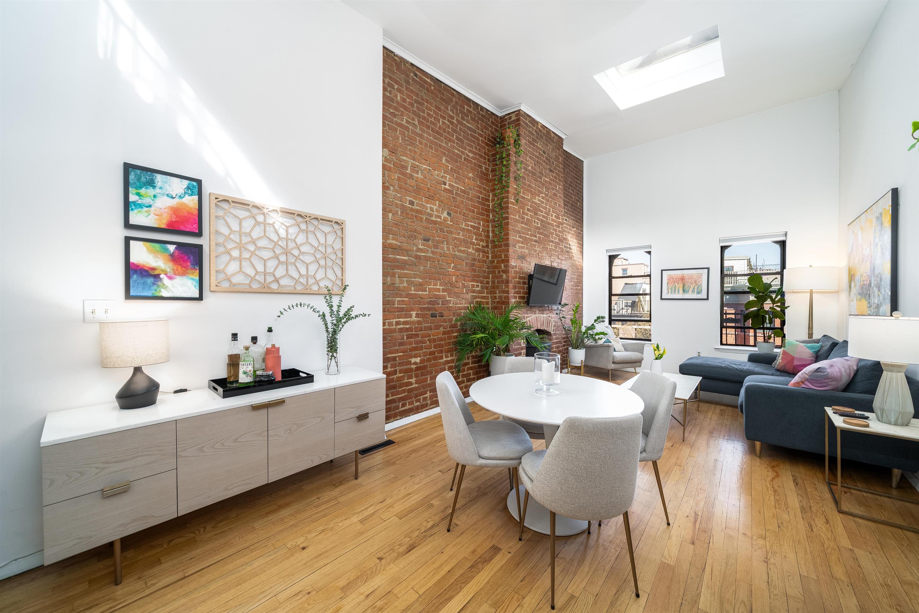 227 BAY ST Unit: 4C