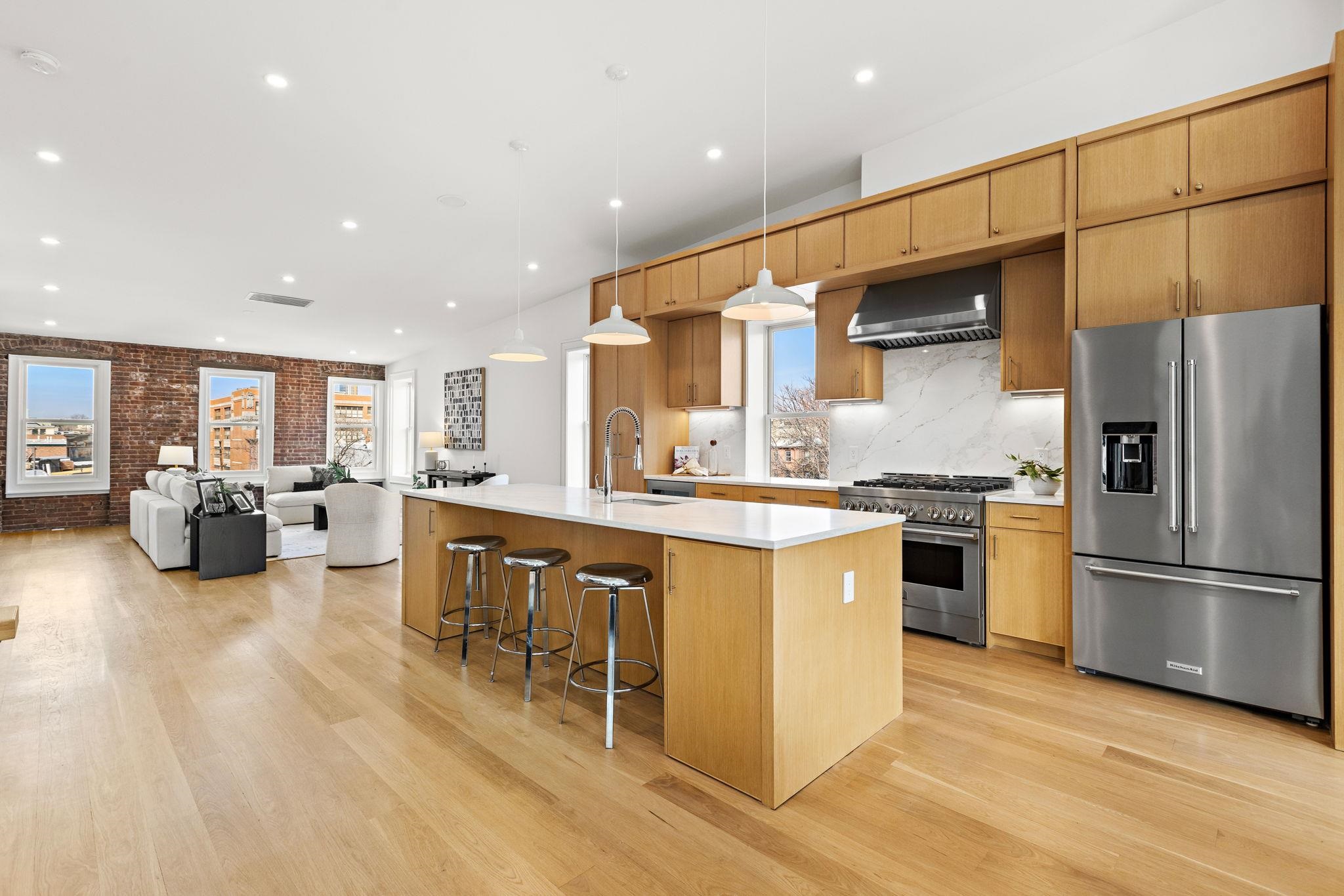 647 JERSEY AVE Unit: 2
