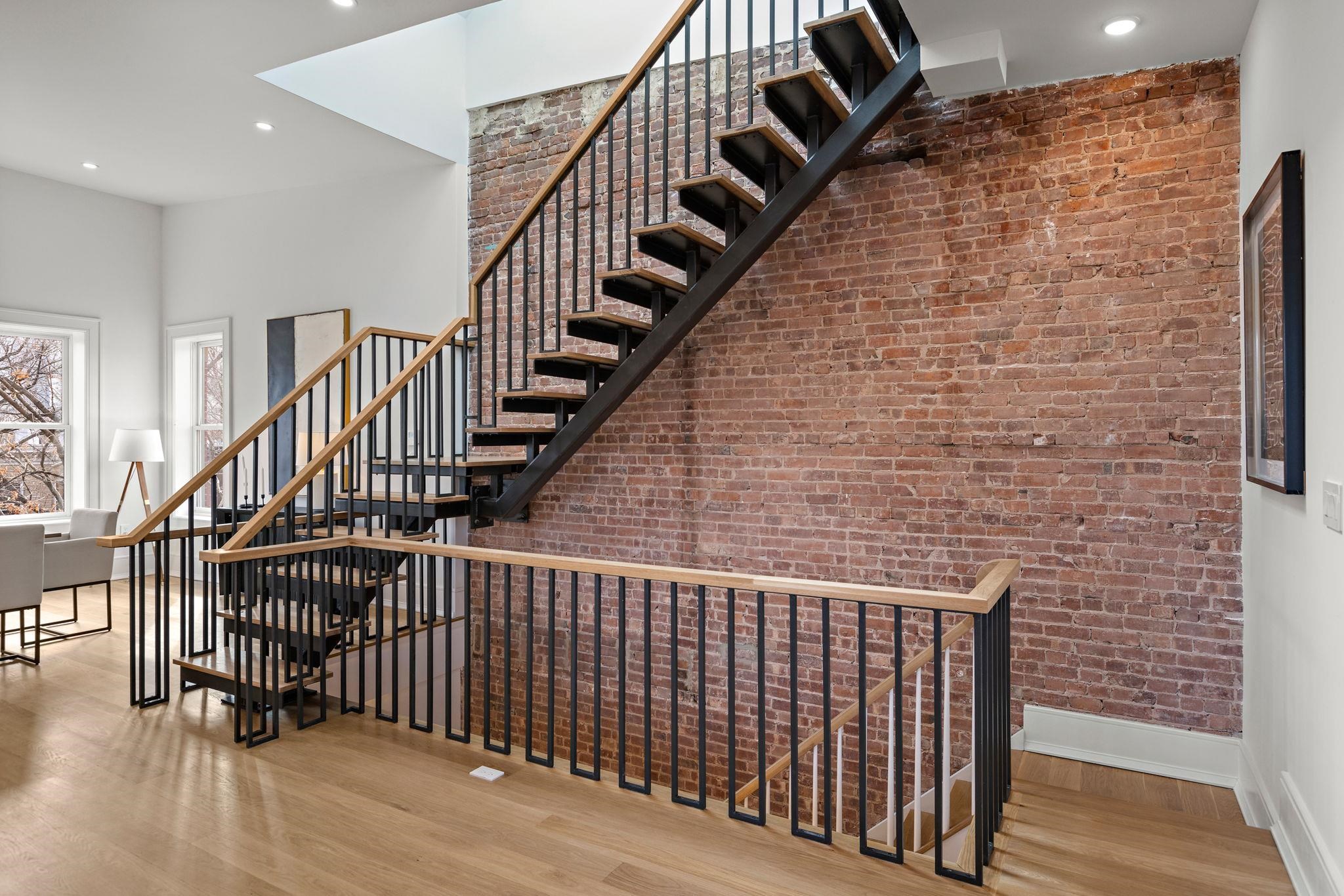 647 JERSEY AVE Unit: 2