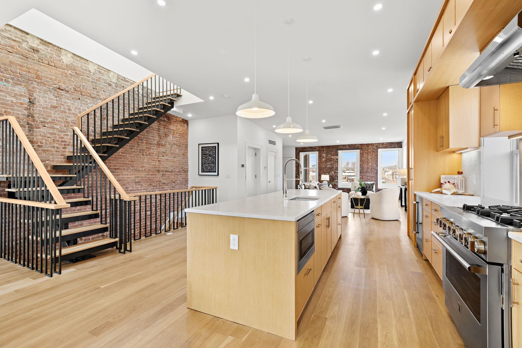 647 JERSEY AVE Unit: 2