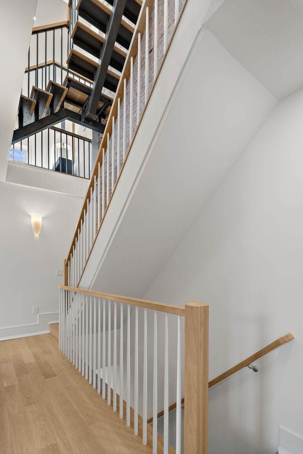 647 JERSEY AVE Unit: 2