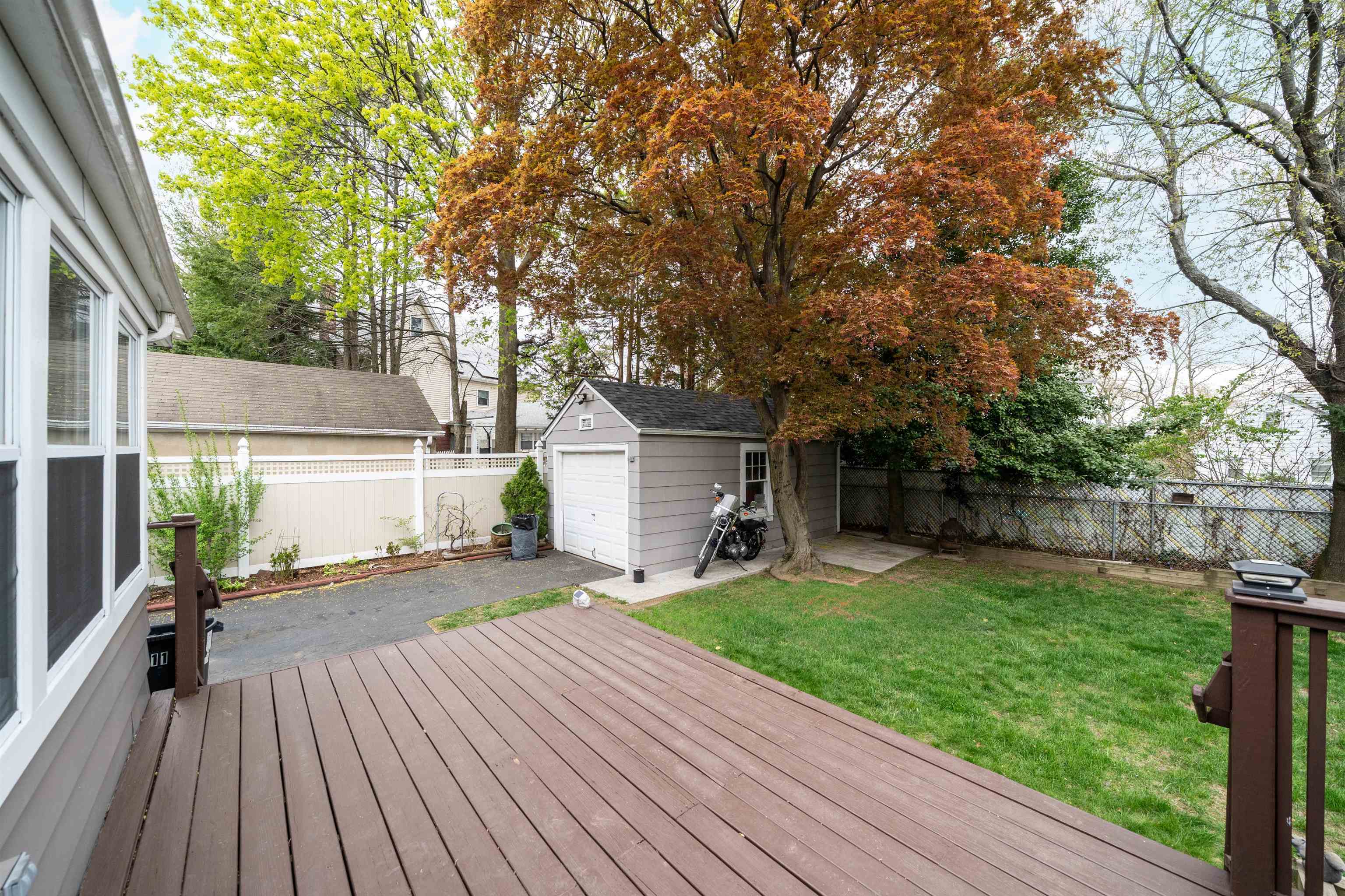 11 HUGHES ST