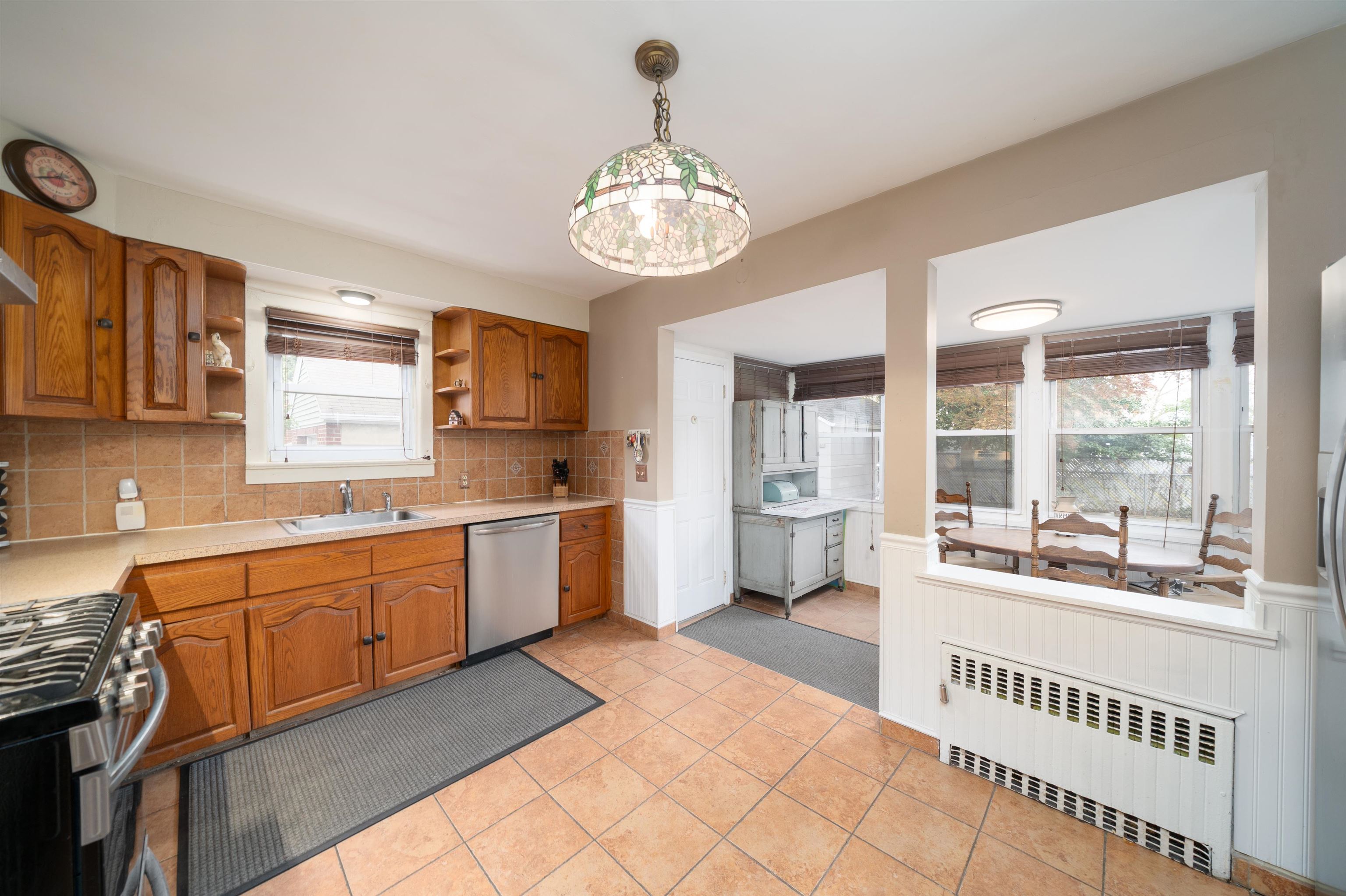 11 HUGHES ST