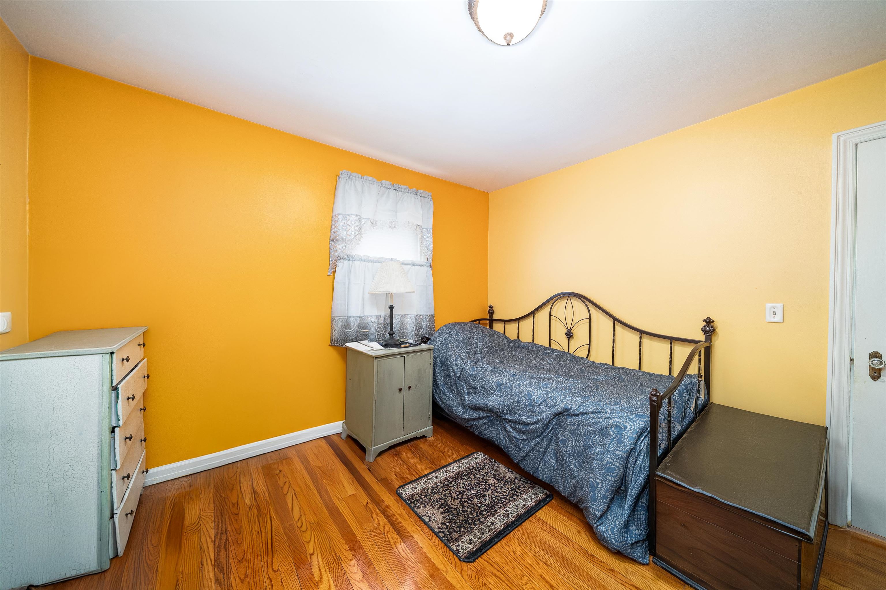 11 HUGHES ST