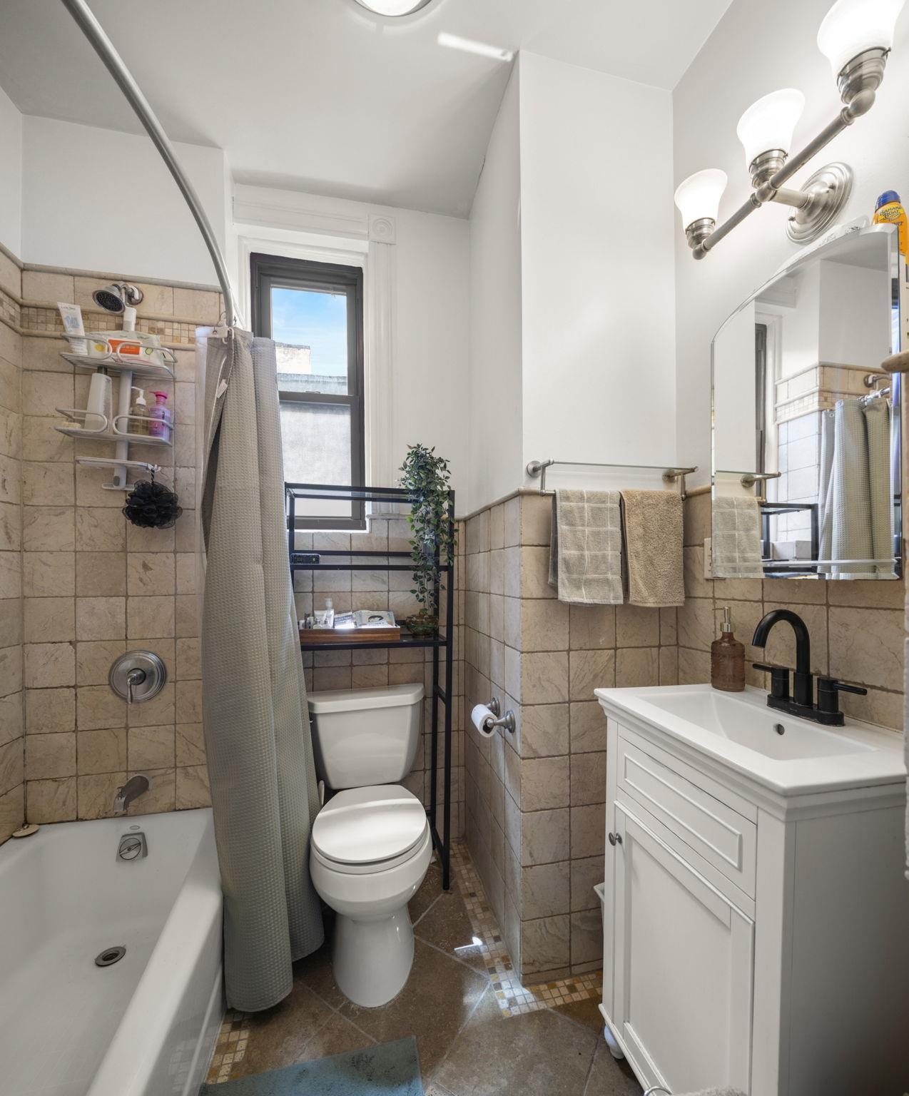 1114 HUDSON ST Unit: 9