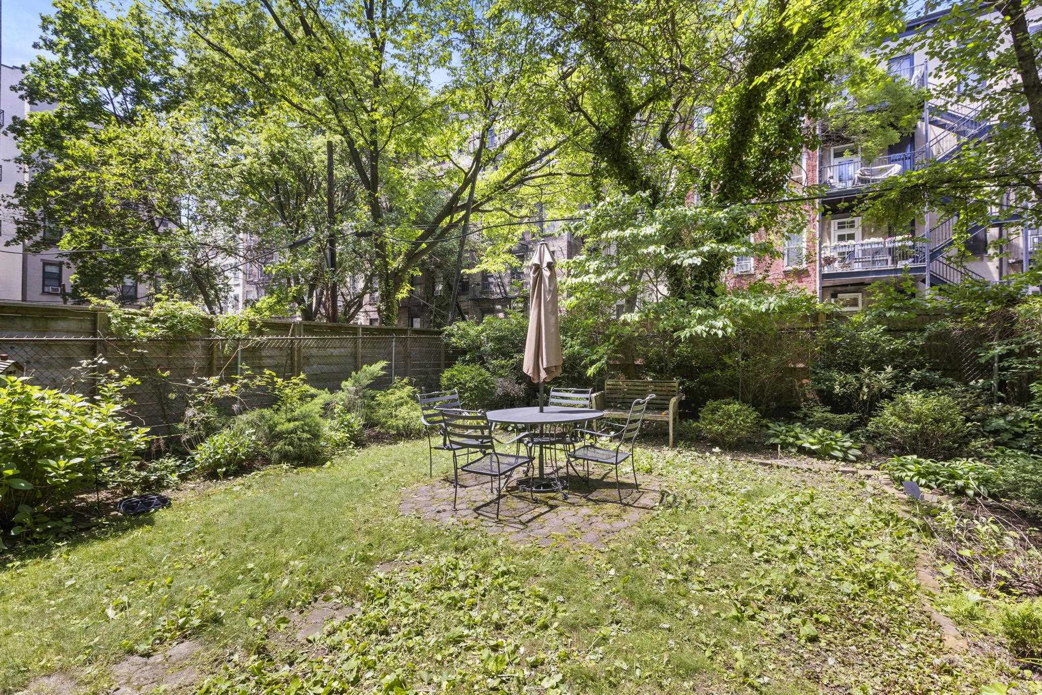 1114 HUDSON ST Unit: 9