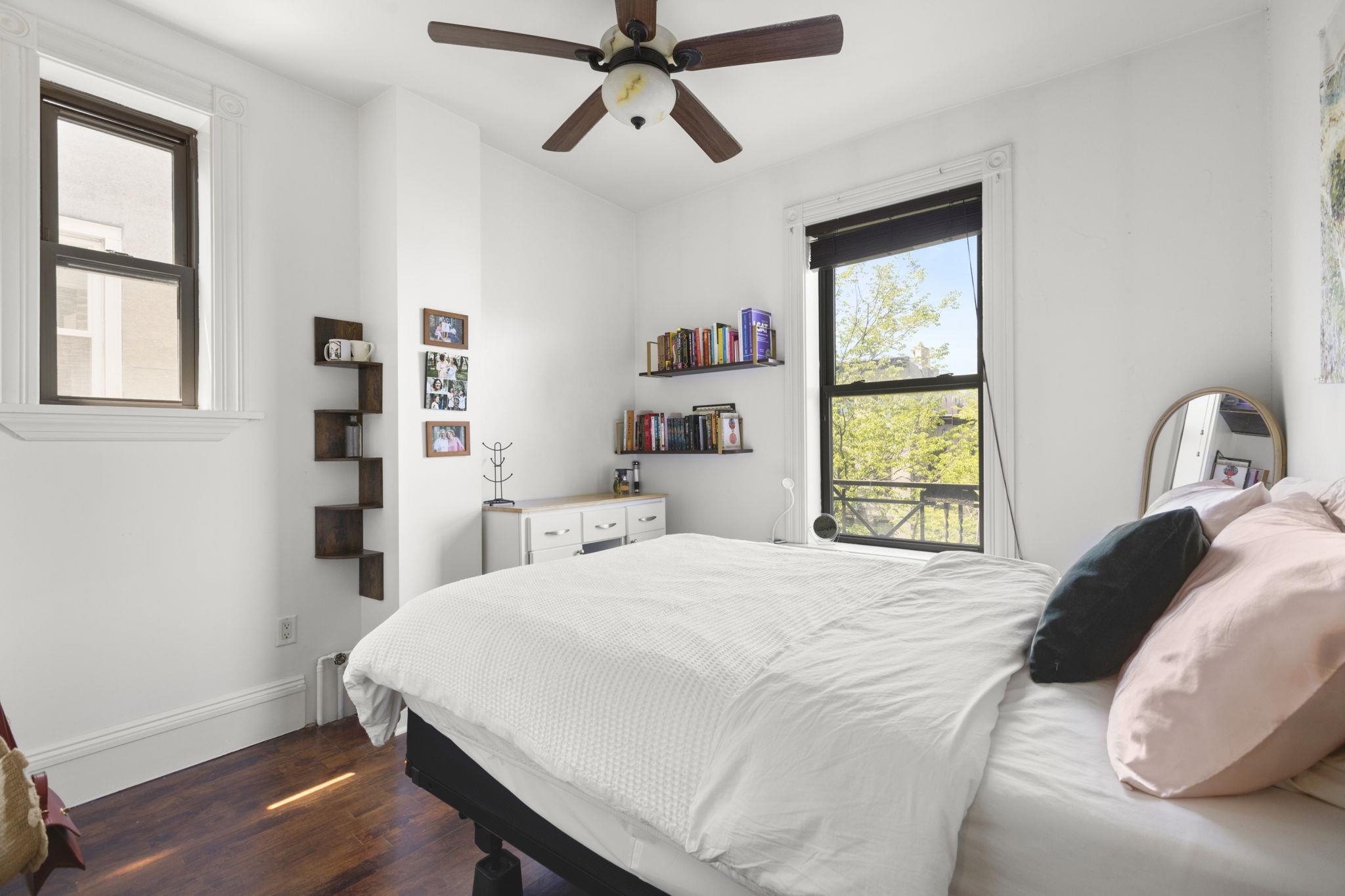 1114 HUDSON ST Unit: 9