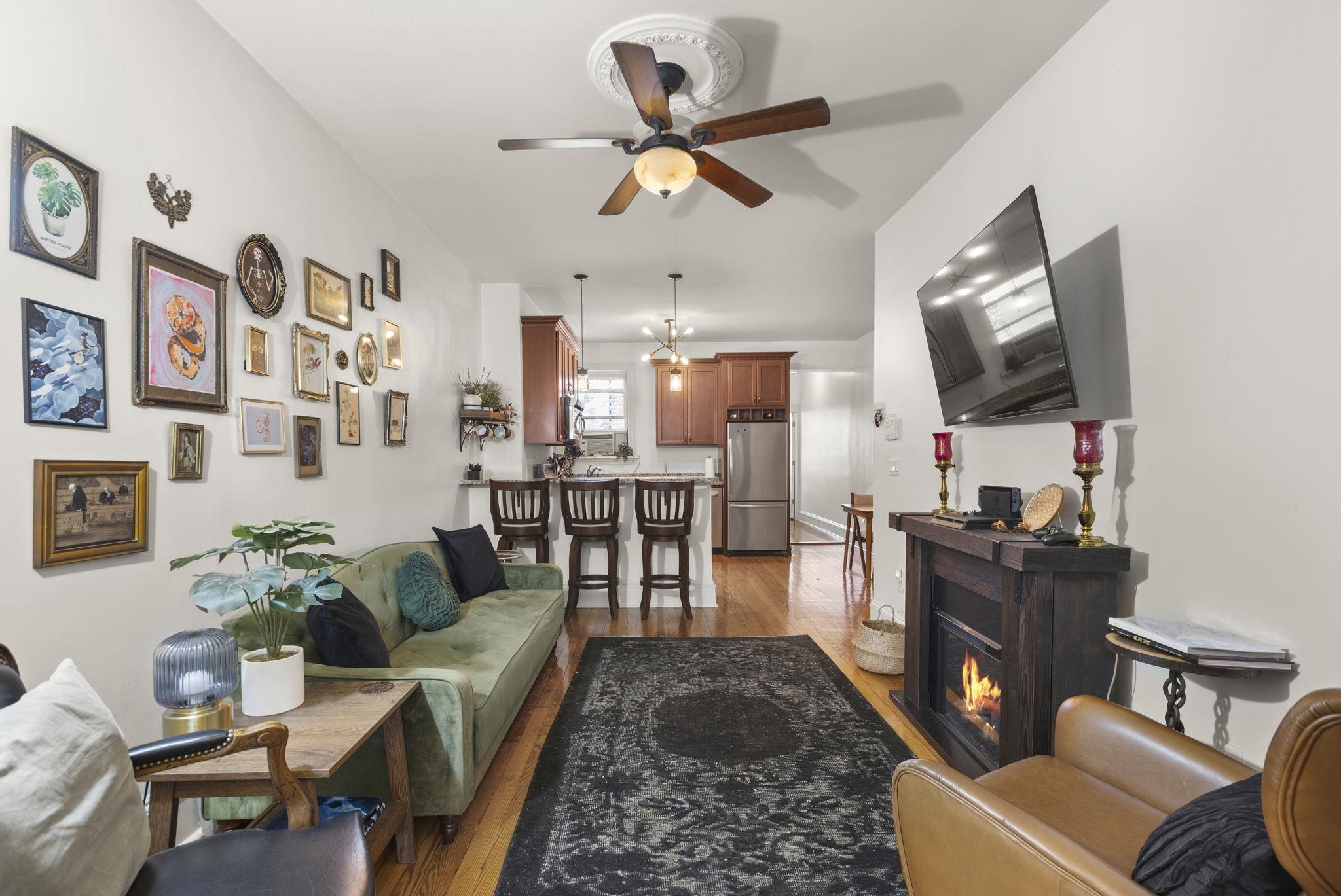 1114 HUDSON ST Unit: 9