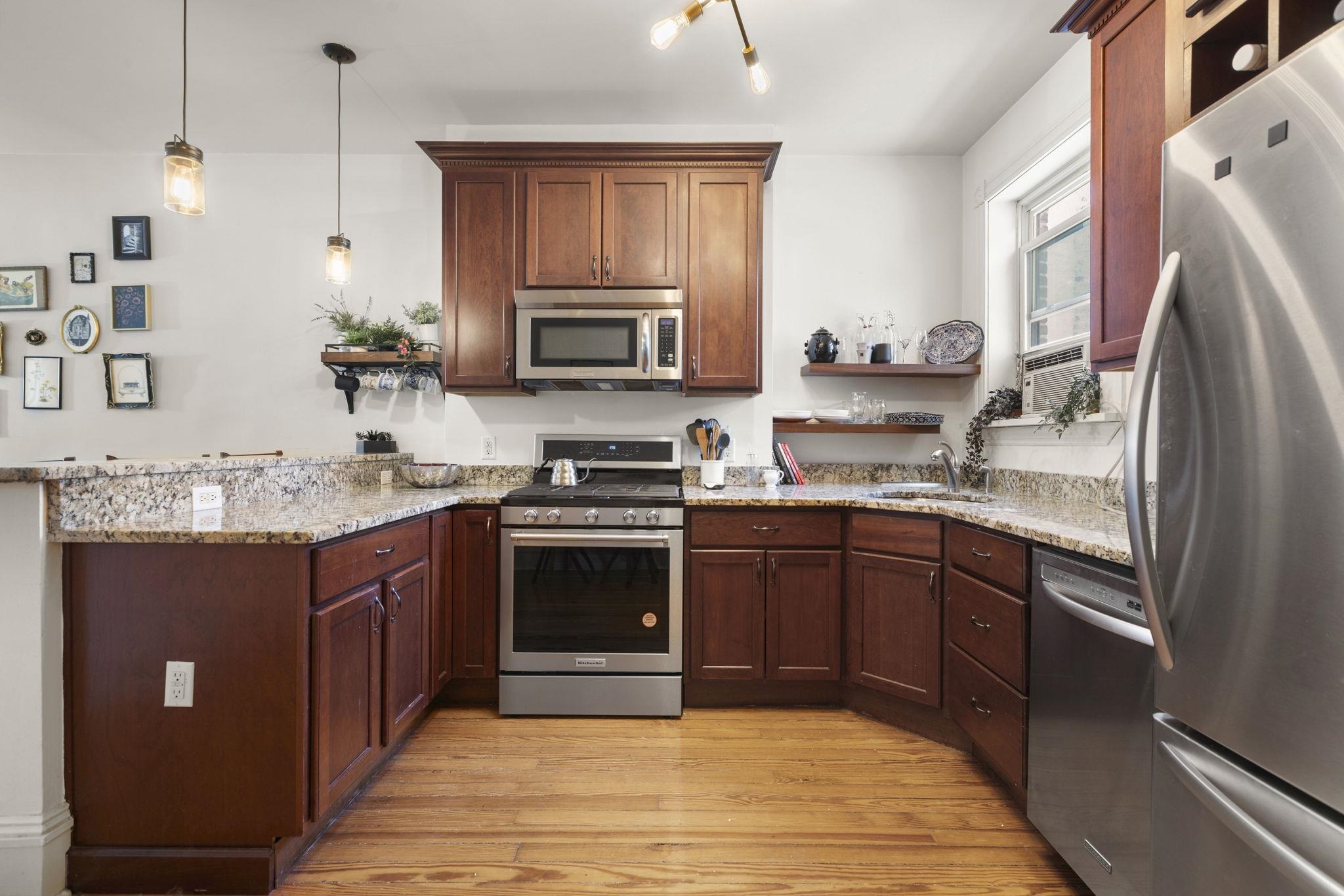 1114 HUDSON ST Unit: 9