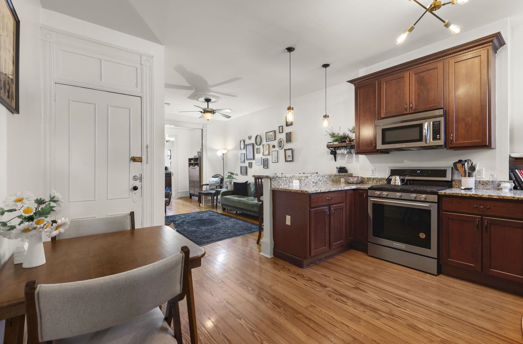 1114 HUDSON ST Unit: 9