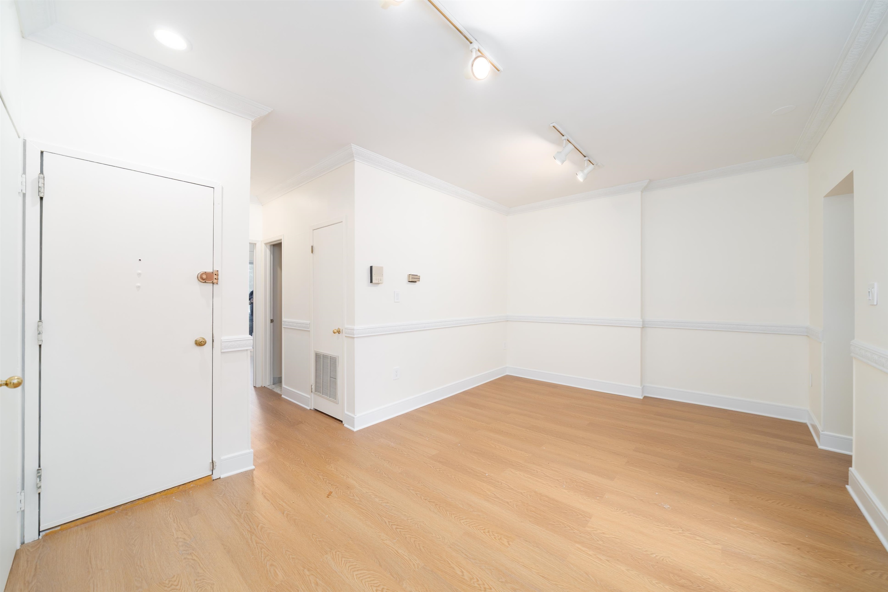 104 6TH ST Unit: 2