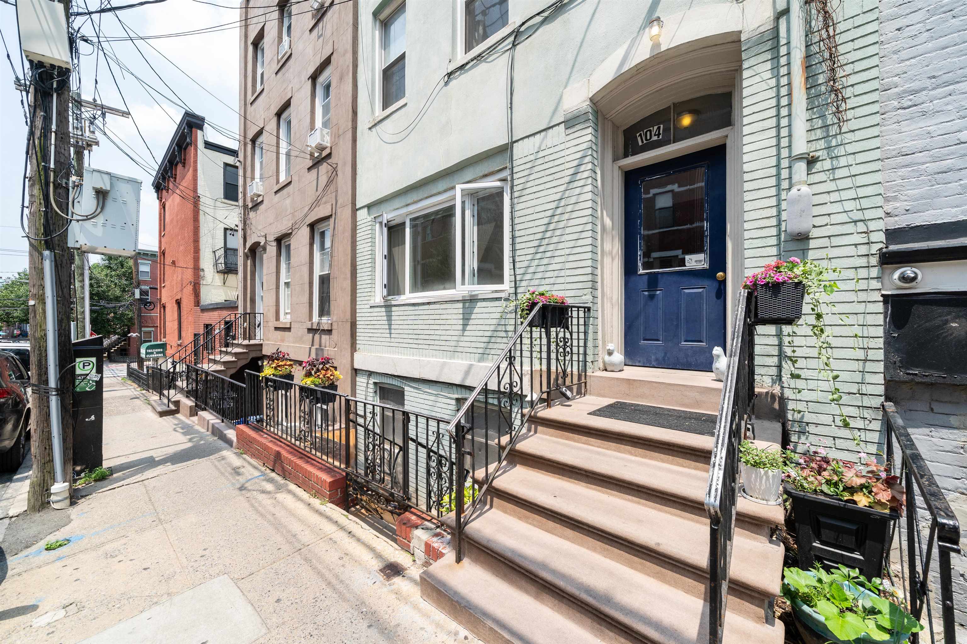 104 6TH ST Unit: 2