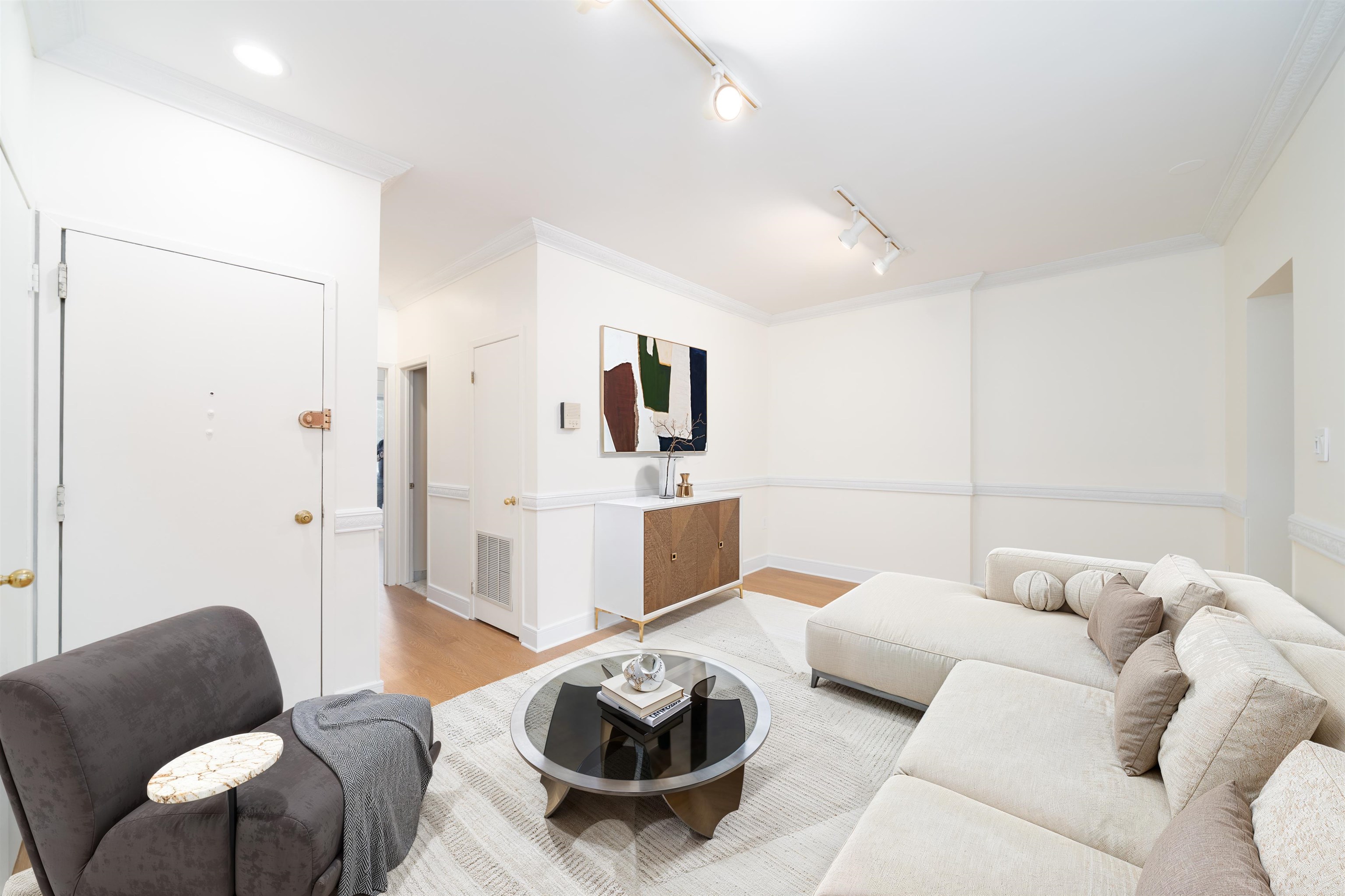 104 6TH ST Unit: 2
