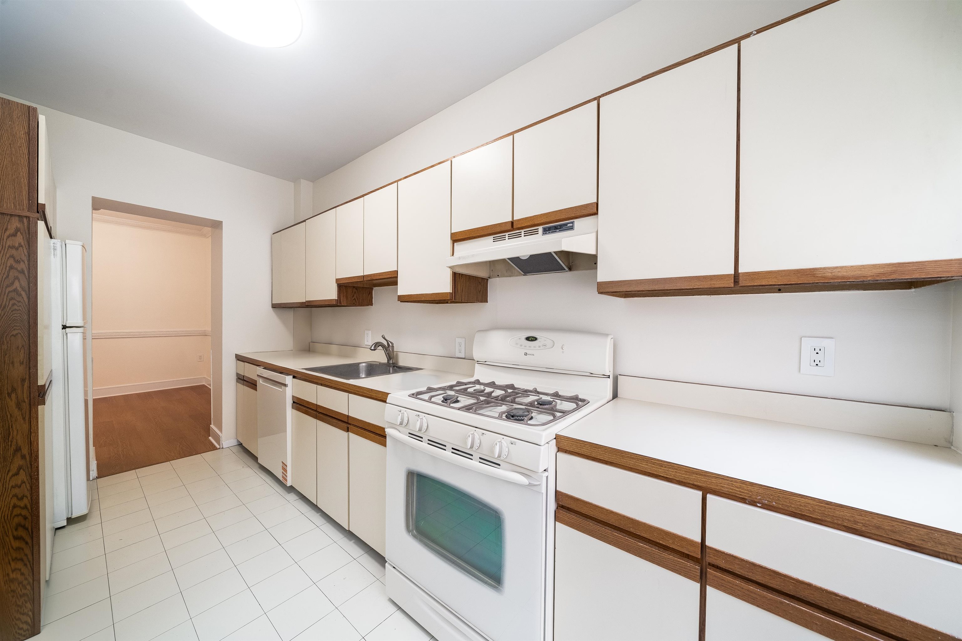 104 6TH ST Unit: 2