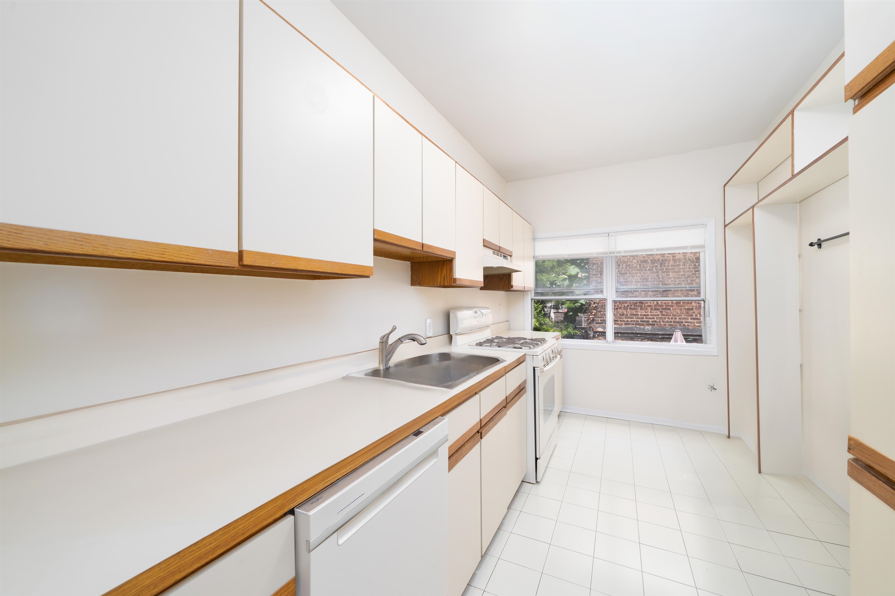 104 6TH ST Unit: 2