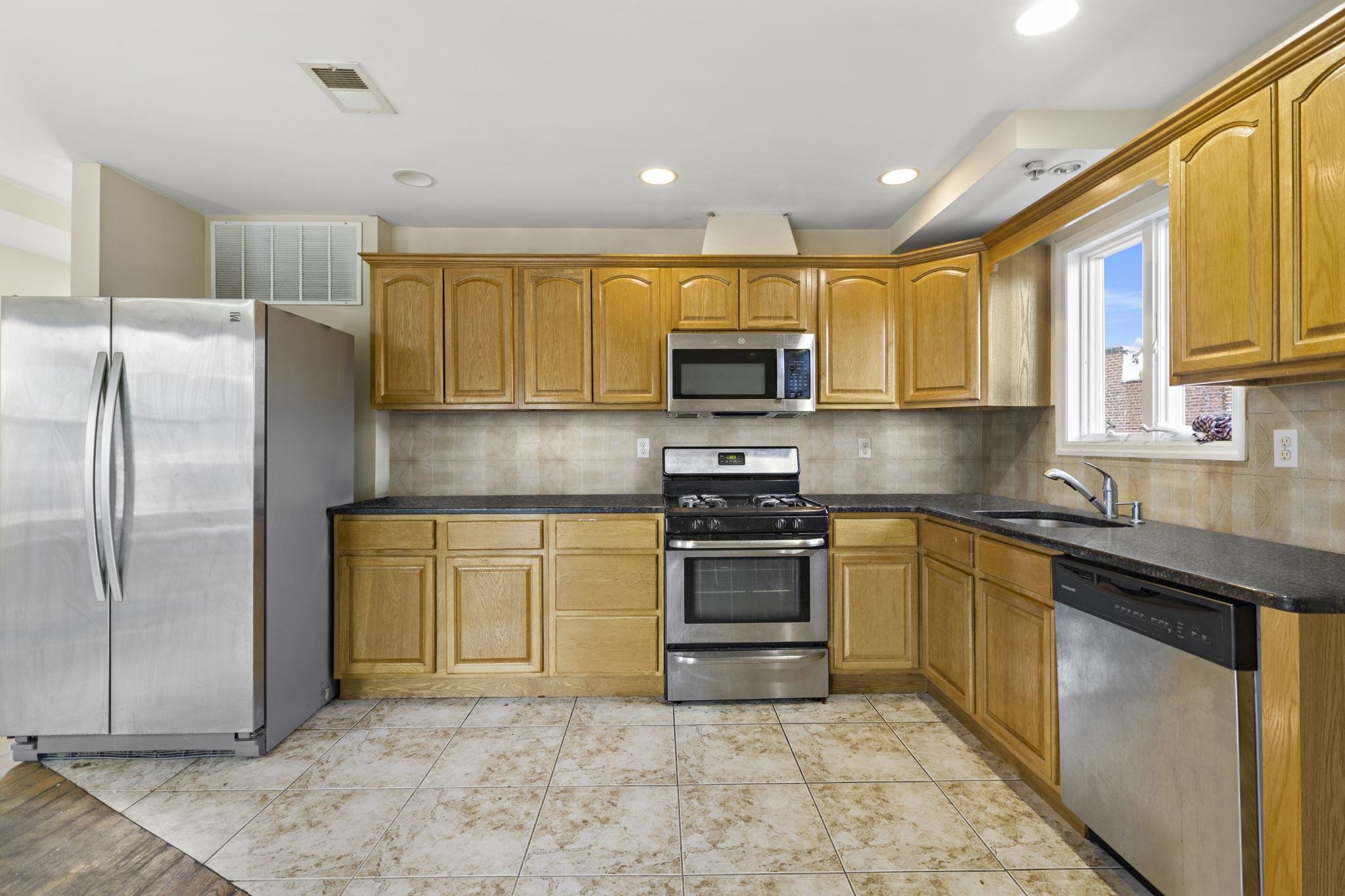 304 49TH ST Unit: 3