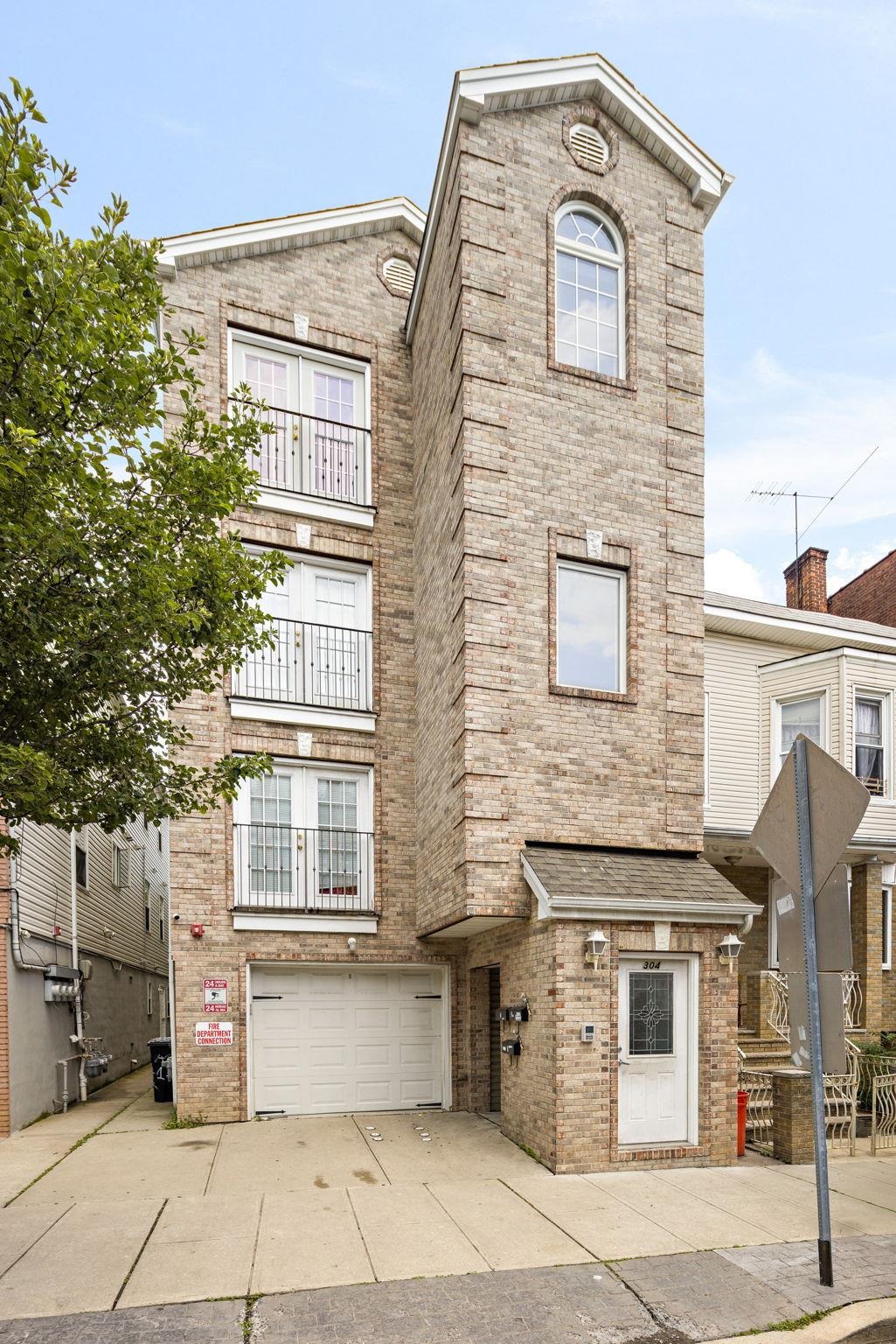 304 49TH ST Unit: 3