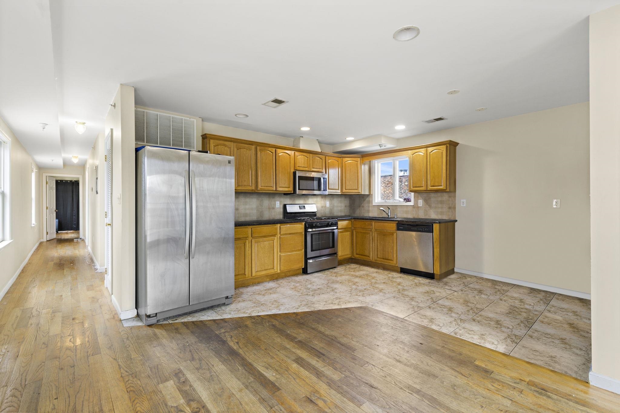 304 49TH ST Unit: 3