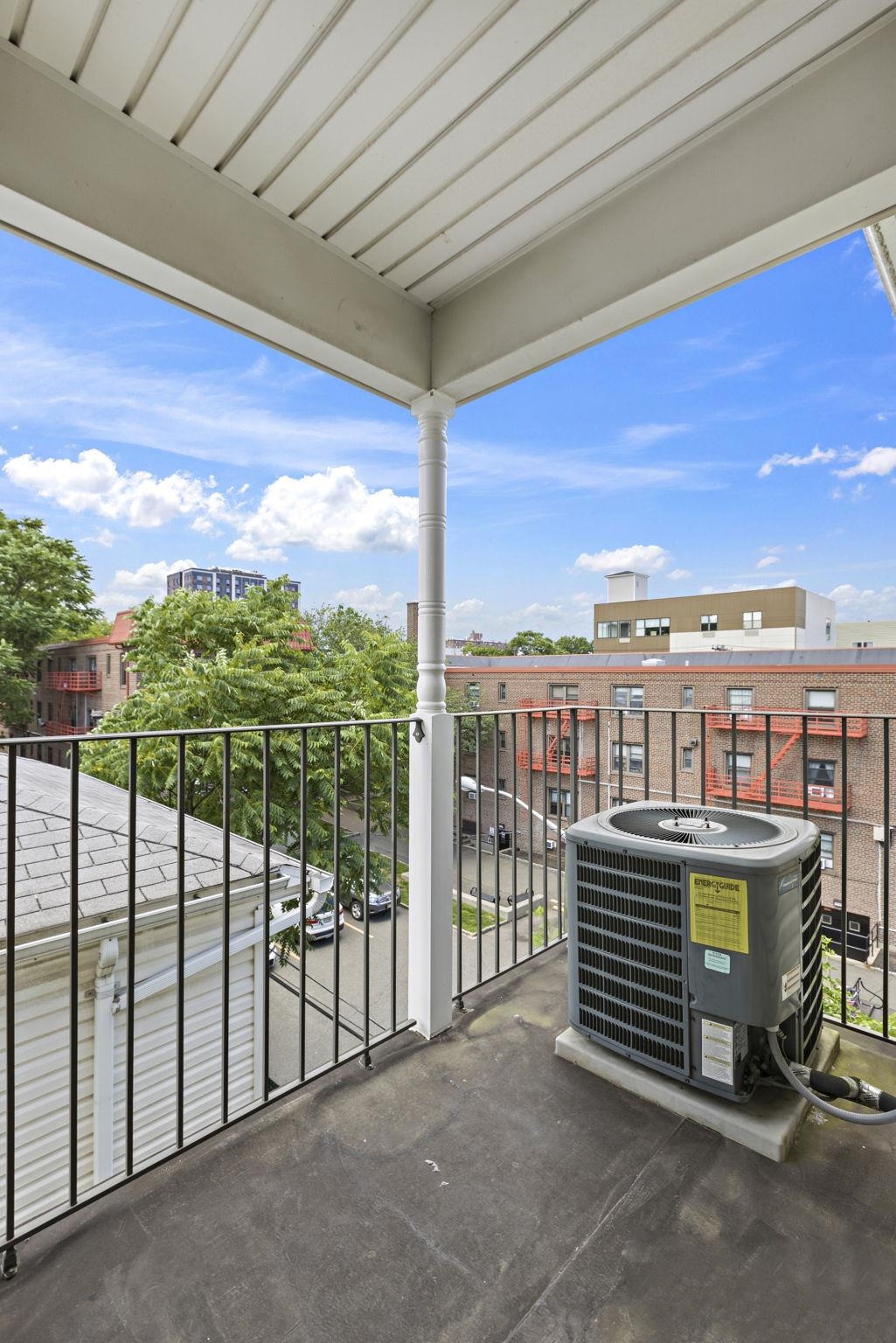 304 49TH ST Unit: 3