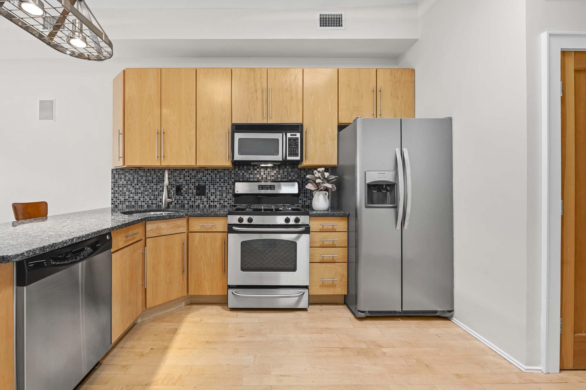 512 JEFFERSON ST Unit: 4R