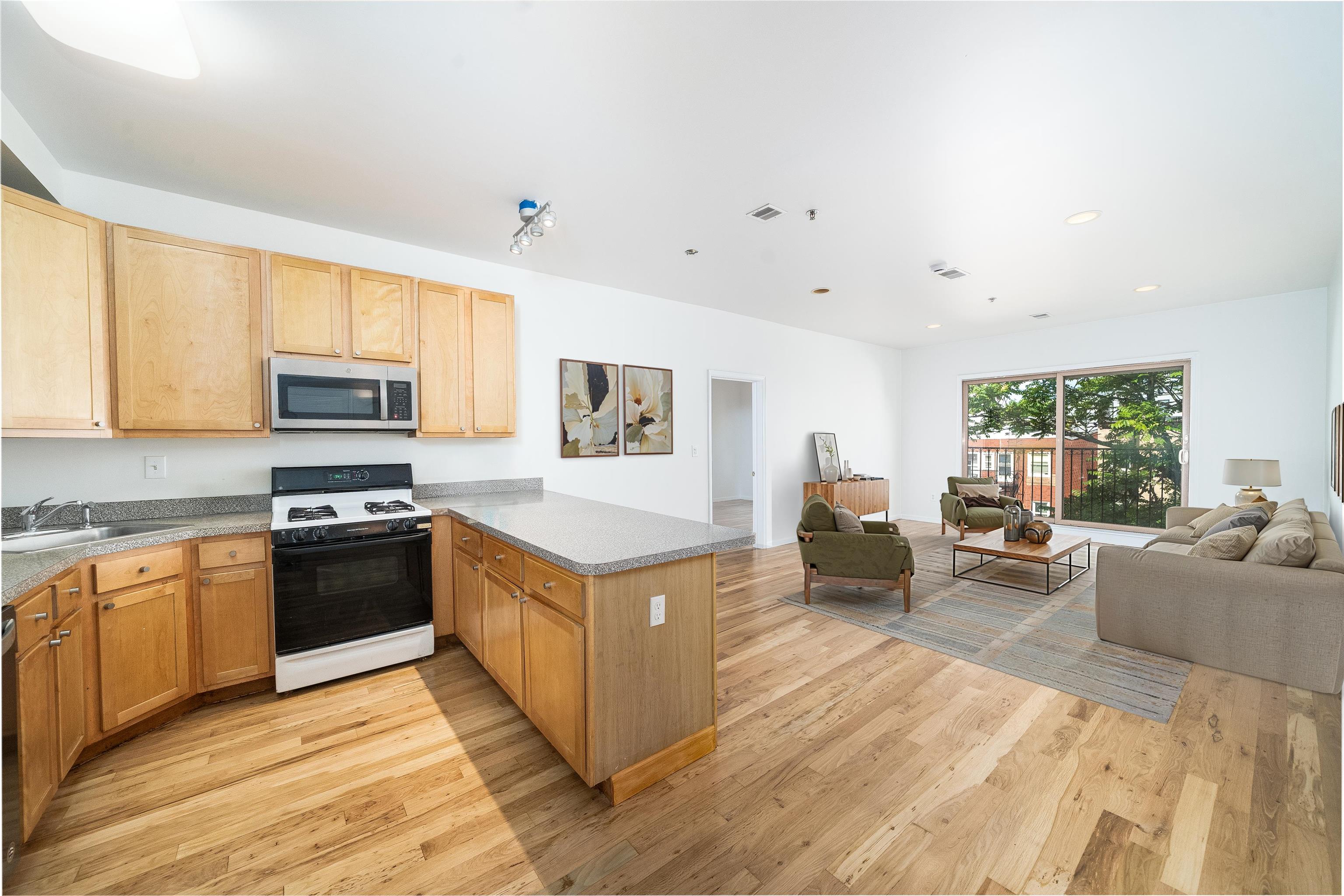 109 JACKSON ST Unit: 403